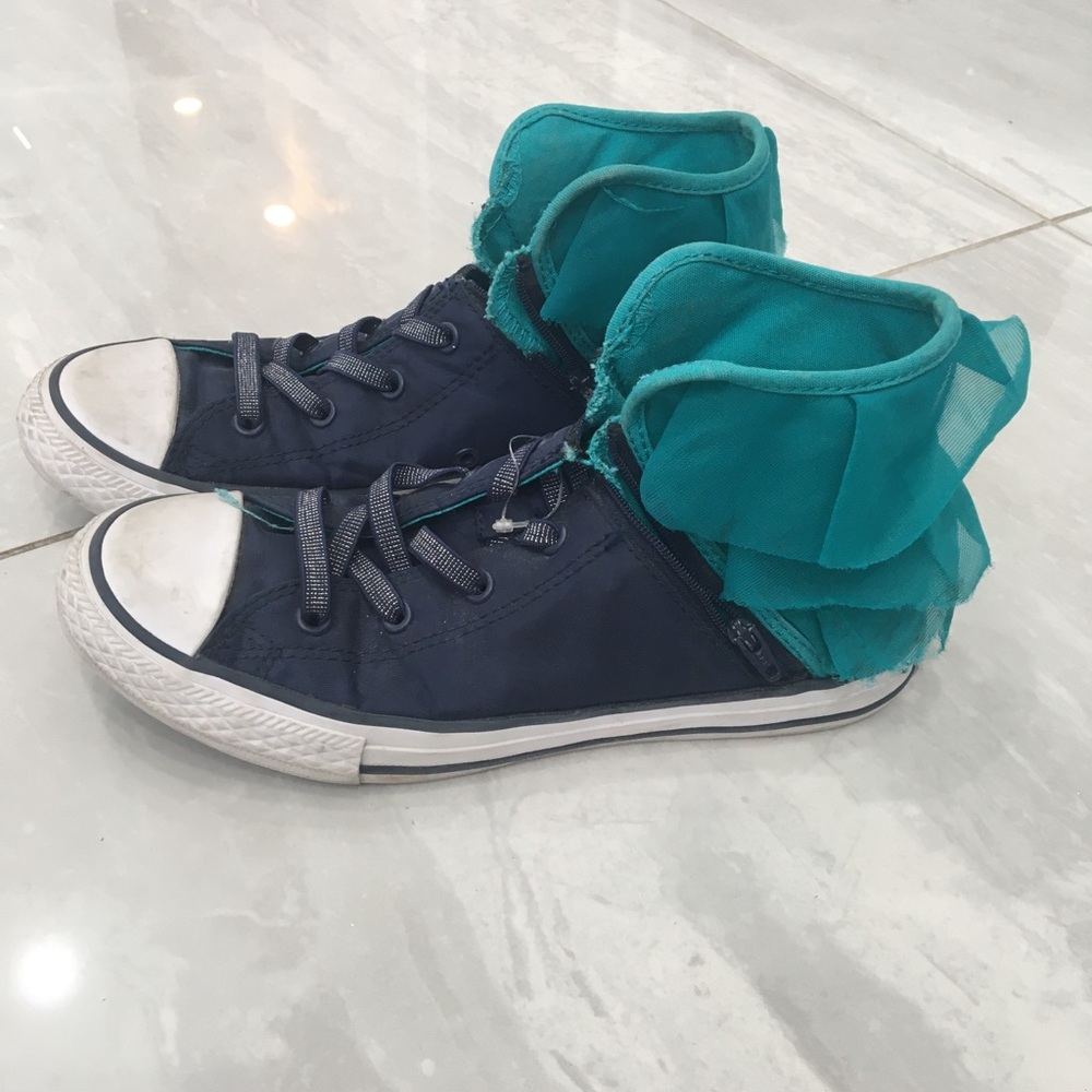 Converse girls shoes size 3.5 (35.5)
